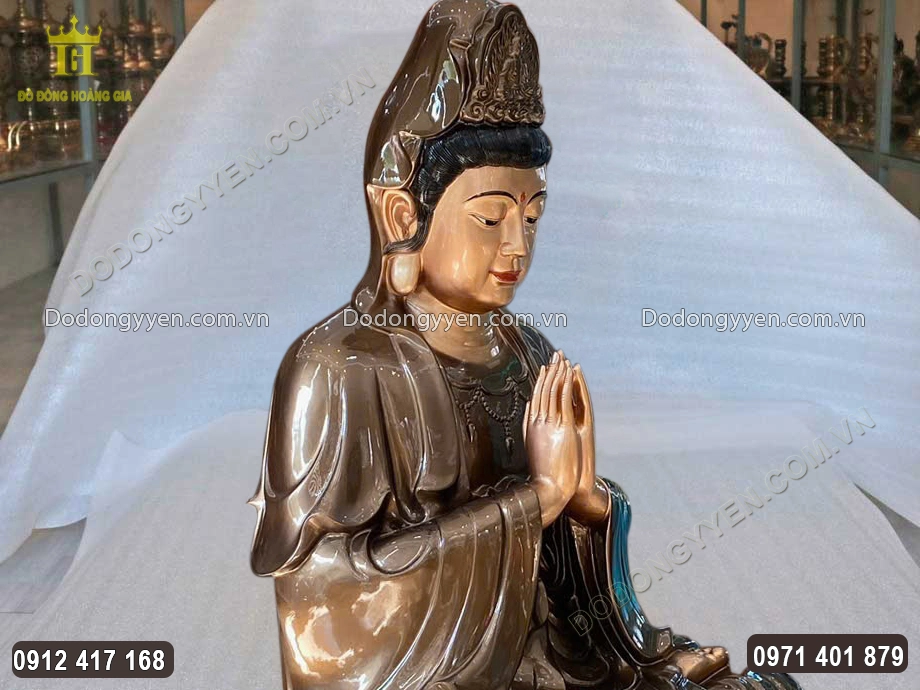 Từng họa tiết hoa văn tr&ecirc;n bức tượng được chạm khắc sắc n&eacute;t